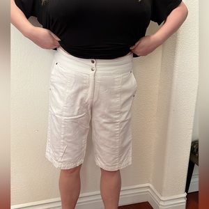 White double snap with zipper wide band long shorts.